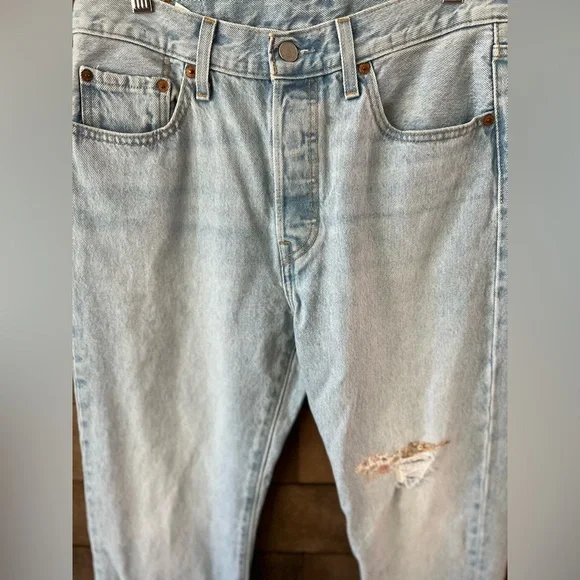 Levi’s 501® 150th Anniversary Light Wash Jeans – Floral Patched Knee – W28 L30 - Picture 4 of 15